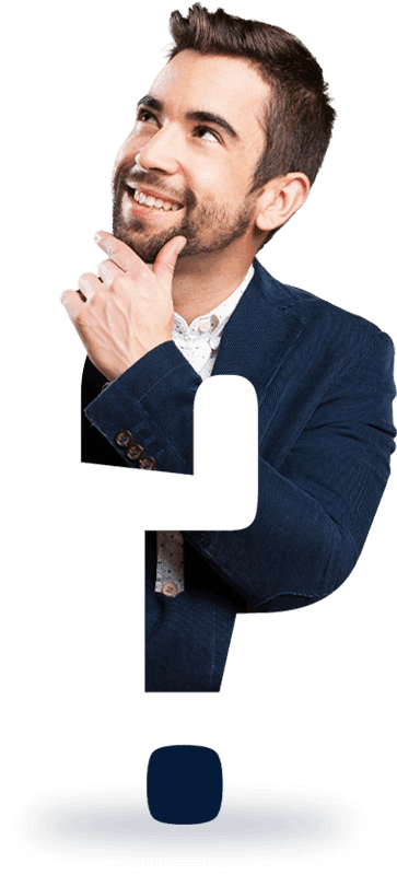 immagine uomo sorridente che pensa con punto interrogativo
